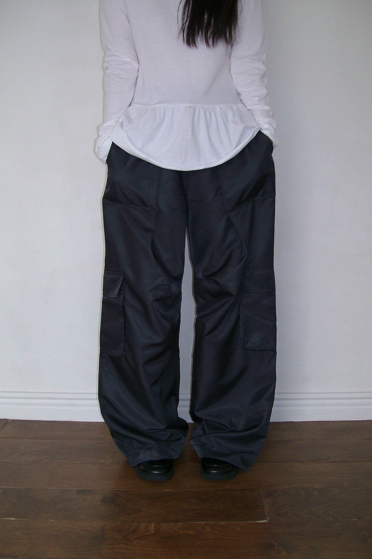 GLOSSY CARGO PANTS (CHARCOAL)